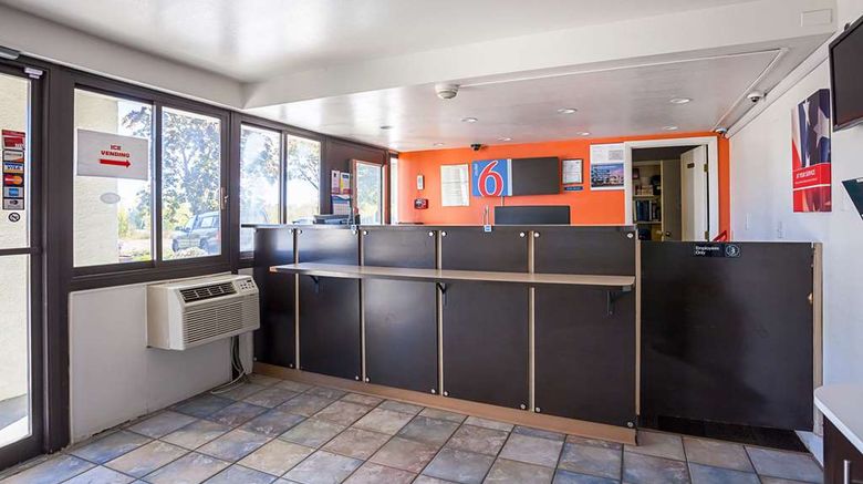 <b>Motel 6 Bangor Lobby</b>. Images powered by <a href="https://iceportal.shijigroup.com/" title="IcePortal" target="_blank">IcePortal</a>.