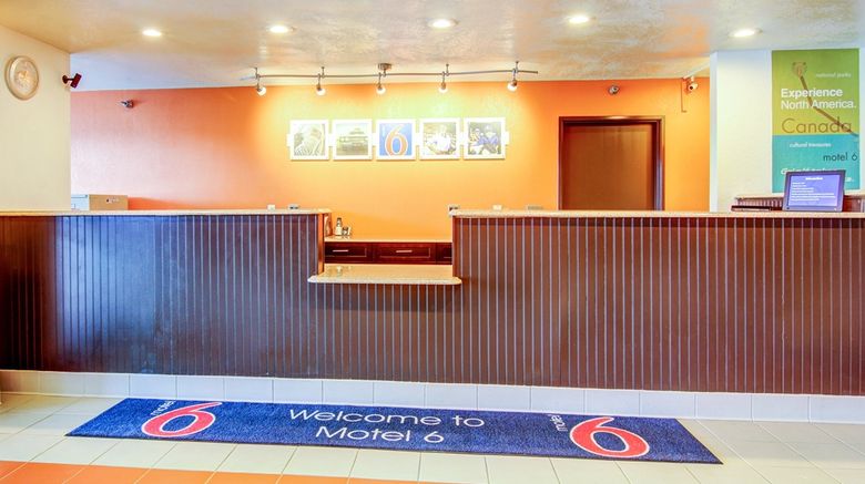 <b>Motel 6 Columbia - East Lobby</b>. Images powered by <a href="https://iceportal.shijigroup.com/" title="IcePortal" target="_blank">IcePortal</a>.