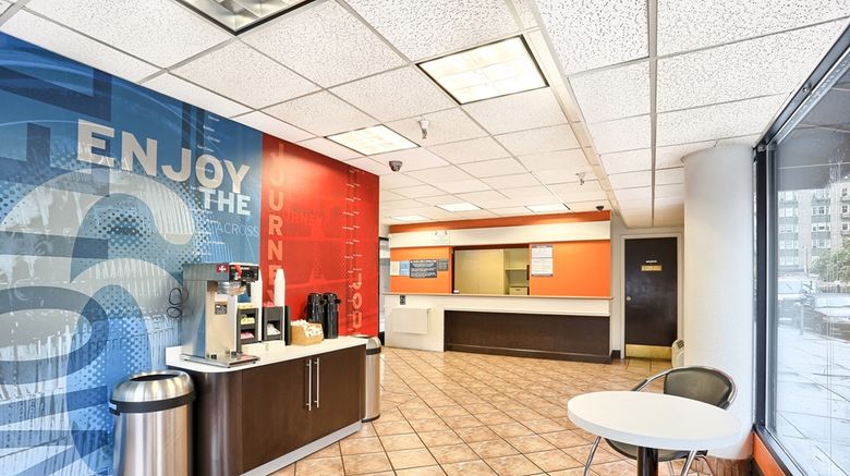 <b>Motel 6 San Francisco Lobby</b>. Images powered by <a href="https://iceportal.shijigroup.com/" title="IcePortal" target="_blank">IcePortal</a>.
