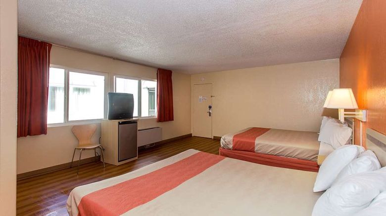 <b>Motel 6 San Francisco Room</b>. Images powered by <a href="https://iceportal.shijigroup.com/" title="IcePortal" target="_blank">IcePortal</a>.