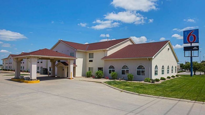Motel 6 Omaha Exterior. Images powered by <a href="https://iceportal.shijigroup.com" target="_blank" rel="noopener">Ice Portal</a>.