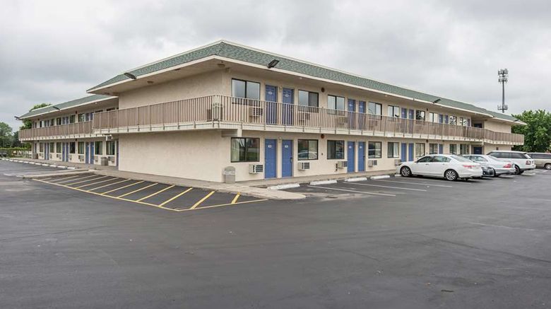 Motel 6 Kansas City North Airport Exterior. Images powered by <a href="https://iceportal.shijigroup.com" target="_blank" rel="noopener">Ice Portal</a>.
