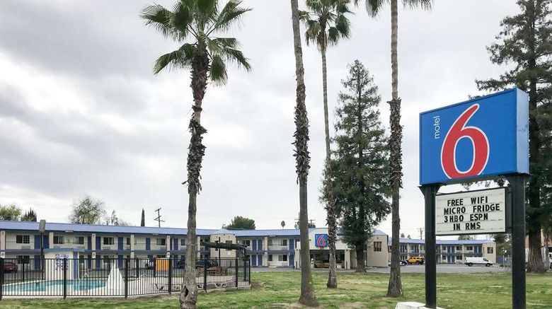 Motel 6 Visalia CA Exterior. Images powered by <a href="https://iceportal.shijigroup.com" target="_blank" rel="noopener">Ice Portal</a>.