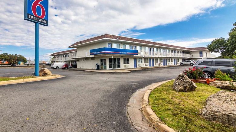 Motel 6 - Ardmore Exterior. Images powered by <a href="https://iceportal.shijigroup.com" target="_blank" rel="noopener">Ice Portal</a>.
