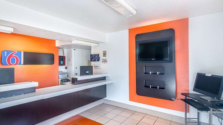 <b>Motel 6 - Ardmore Lobby</b>. Images powered by <a href="https://iceportal.shijigroup.com/" title="IcePortal" target="_blank">IcePortal</a>.
