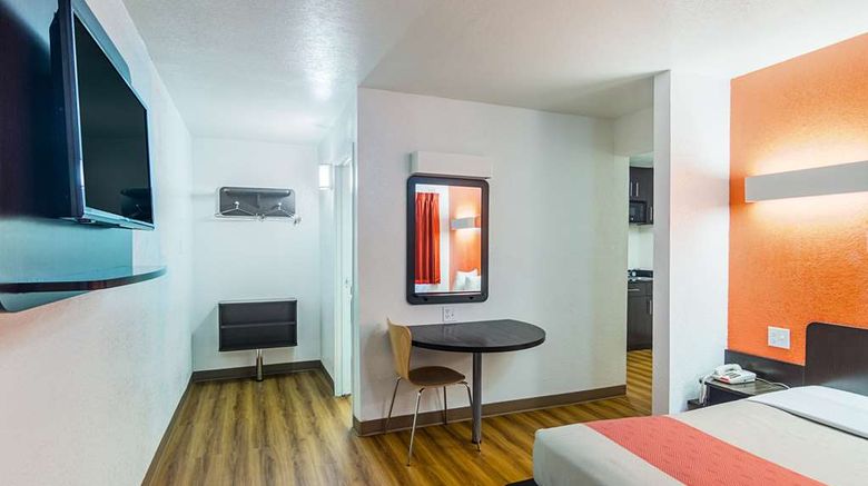 <b>Motel 6 - Ardmore Room</b>. Images powered by <a href="https://iceportal.shijigroup.com/" title="IcePortal" target="_blank">IcePortal</a>.
