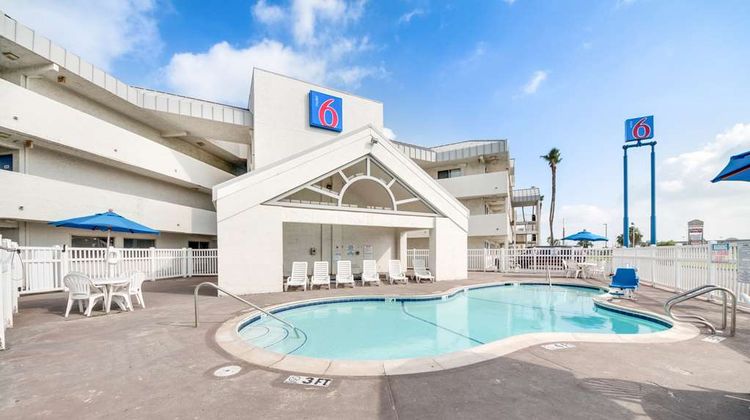 Motel 6 Brownsville North Pool