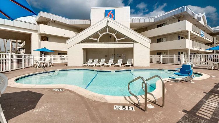 Motel 6 Brownsville North Pool