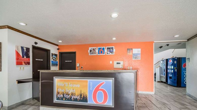 <b>Motel 6 Fargo-South Lobby</b>. Images powered by <a href="https://iceportal.shijigroup.com/" title="IcePortal" target="_blank">IcePortal</a>.