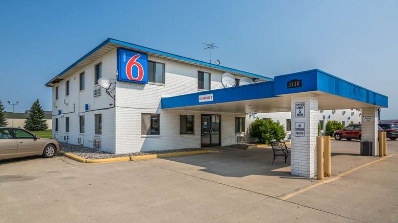 <b>Motel 6 Fargo-South Exterior</b>. Images powered by <a href="https://iceportal.shijigroup.com/" title="IcePortal" target="_blank">IcePortal</a>.