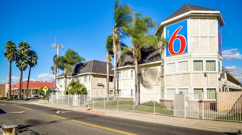 Motel 6 Riverside South Exterior. Images powered by <a href="https://iceportal.shijigroup.com" target="_blank" rel="noopener">Ice Portal</a>.