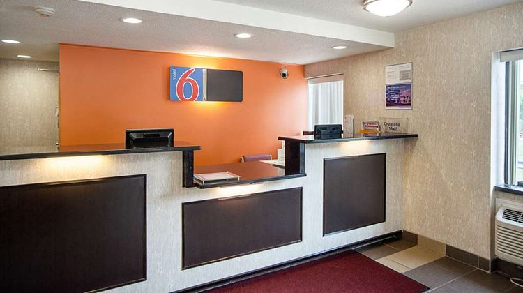 Motel 6 Binghamton Lobby