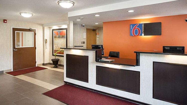 Motel 6 Binghamton Lobby