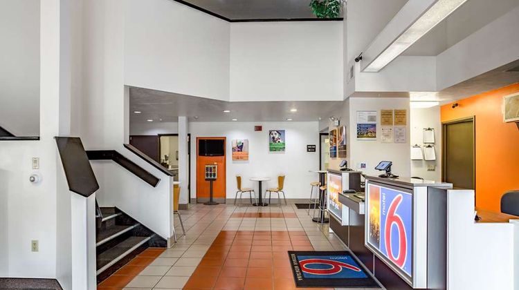 Motel 6 Bozeman Lobby
