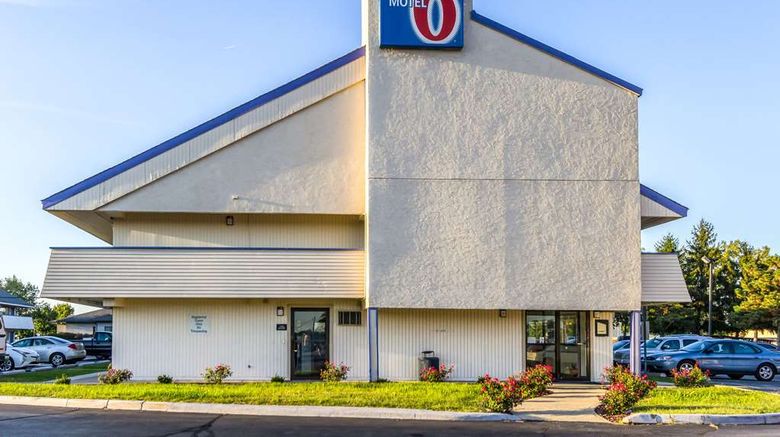 Motel 6 Grove City Exterior. Images powered by <a href="https://iceportal.shijigroup.com" target="_blank" rel="noopener">Ice Portal</a>.