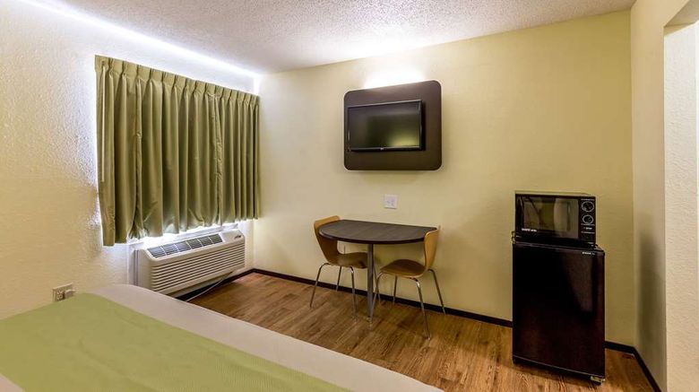 <b>Motel 6 Troy Room</b>. Images powered by <a href="https://iceportal.shijigroup.com/" title="IcePortal" target="_blank">IcePortal</a>.