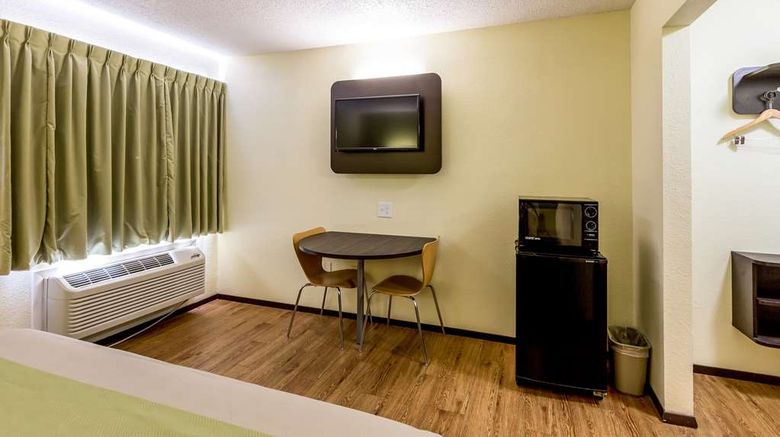 <b>Motel 6 Troy Room</b>. Images powered by <a href="https://iceportal.shijigroup.com/" title="IcePortal" target="_blank">IcePortal</a>.