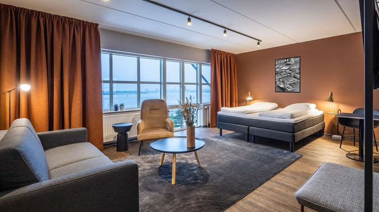 <b>Slotshotellet Aalborg Suite</b>. Images powered by <a href="https://iceportal.shijigroup.com/" title="IcePortal" target="_blank">IcePortal</a>.