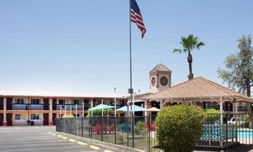 Howard Johnson by Wyndham Yuma