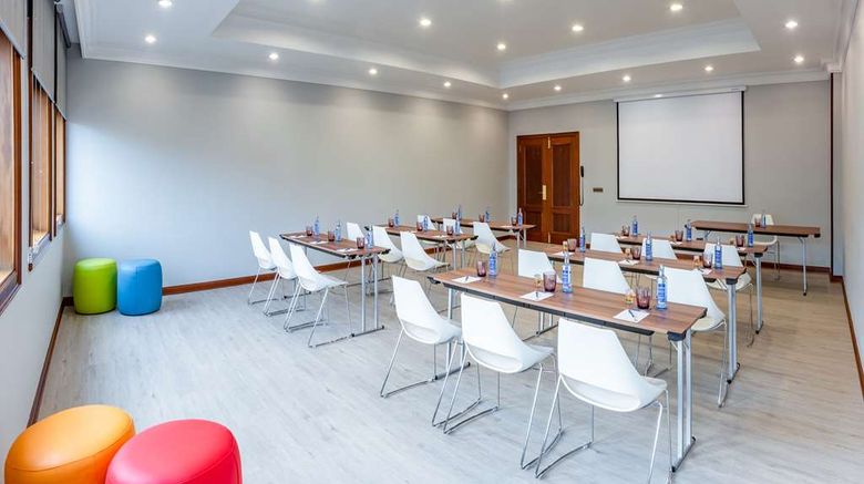 <b>Hotel Santiago Plaza, Affiliated Melia Meeting</b>. Images powered by <a href="https://iceportal.shijigroup.com/" title="IcePortal" target="_blank">IcePortal</a>.