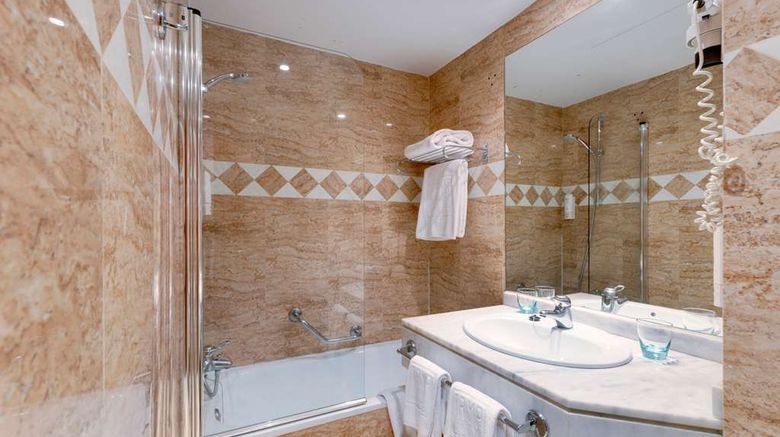 <b>Hotel Madrid Centro, Affiliated by Melia Room</b>. Images powered by <a href="https://iceportal.shijigroup.com/" title="IcePortal" target="_blank">IcePortal</a>.