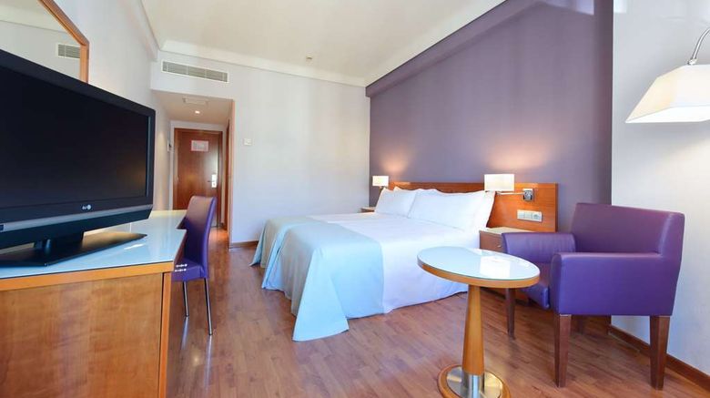 <b>Hotel Madrid Centro, Affiliated by Melia Room</b>. Images powered by <a href="https://iceportal.shijigroup.com/" title="IcePortal" target="_blank">IcePortal</a>.