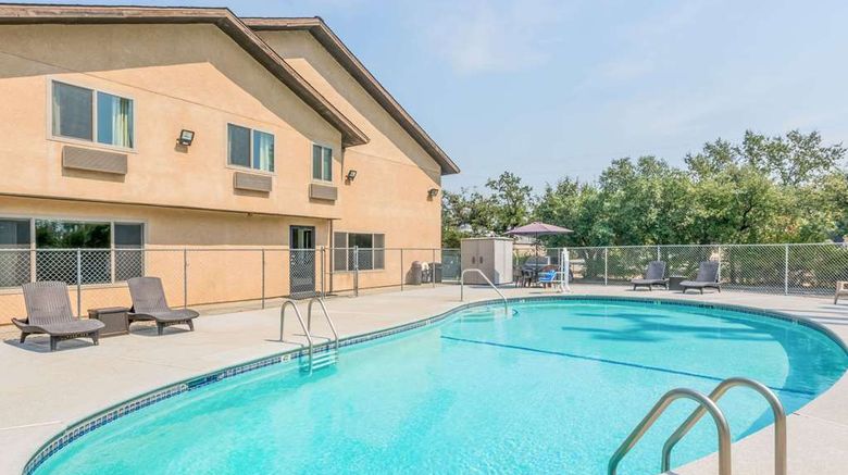 <b>Super 8 Redding Pool</b>. Images powered by <a href="https://iceportal.shijigroup.com/" title="IcePortal" target="_blank">IcePortal</a>.