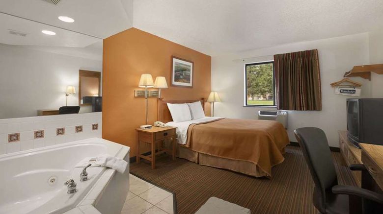 <b>Travelodge Muskegon Suite</b>. Images powered by <a href="https://iceportal.shijigroup.com/" title="IcePortal" target="_blank">IcePortal</a>.