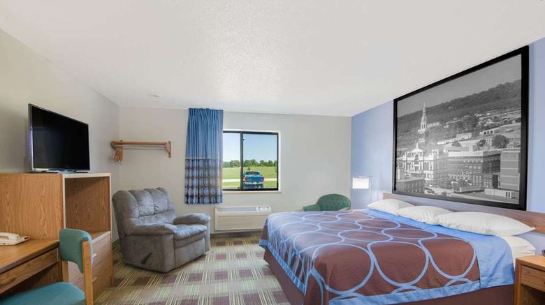 <b>Super 8 Toledo Suite</b>. Images powered by <a href="https://iceportal.shijigroup.com/" title="IcePortal" target="_blank">IcePortal</a>.