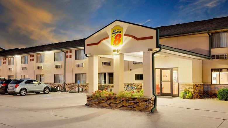Super 8 St. James Exterior. Images powered by <a href="https://iceportal.shijigroup.com" target="_blank" rel="noopener">Ice Portal</a>.