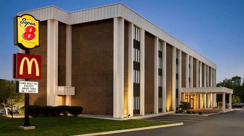 <b>Super 8 Liverpool/ Syracuse Area Exterior</b>. Images powered by <a href="https://iceportal.shijigroup.com/" title="IcePortal" target="_blank">IcePortal</a>.