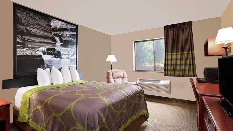 Super 8 Ithaca Room