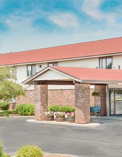 Super 8 Green Bay Airport/Stadium