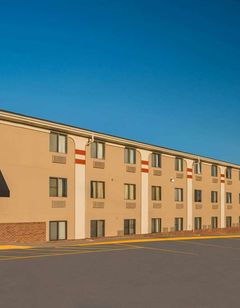 Super 8 Lincoln West
