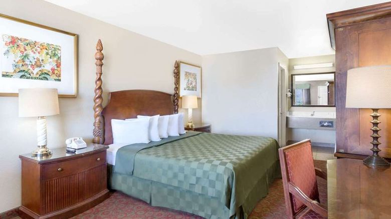 <b>Days Inn Kingman East Room</b>. Images powered by <a href="https://iceportal.shijigroup.com/" title="IcePortal" target="_blank">IcePortal</a>.