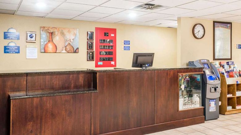 <b>Days Inn Colchester/Burlington Lobby</b>. Images powered by <a href="https://iceportal.shijigroup.com/" title="IcePortal" target="_blank">IcePortal</a>.