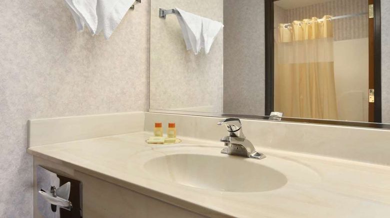 <b>Days Inn Phoenix North Room</b>. Images powered by <a href="https://iceportal.shijigroup.com/" title="IcePortal" target="_blank">IcePortal</a>.