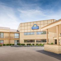 Days Inn & Suites Madison Heights MI