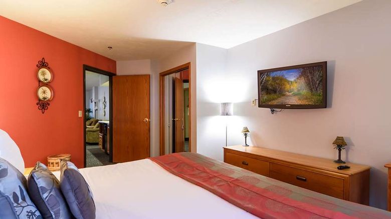 <b>Ramada Airport Hotel & Suites Suite</b>. Images powered by <a href="https://iceportal.shijigroup.com/" title="IcePortal" target="_blank">IcePortal</a>.
