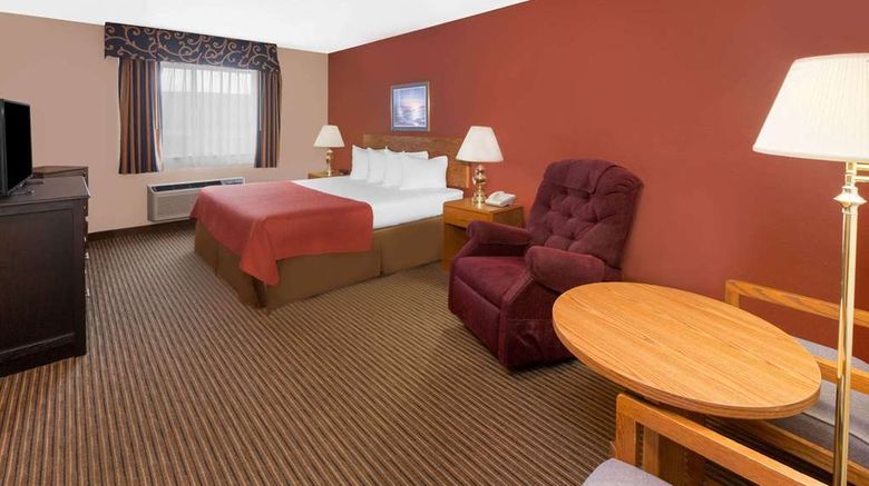<b>Super 8 St. Ignace Room</b>. Images powered by <a href="https://iceportal.shijigroup.com/" title="IcePortal" target="_blank">IcePortal</a>.