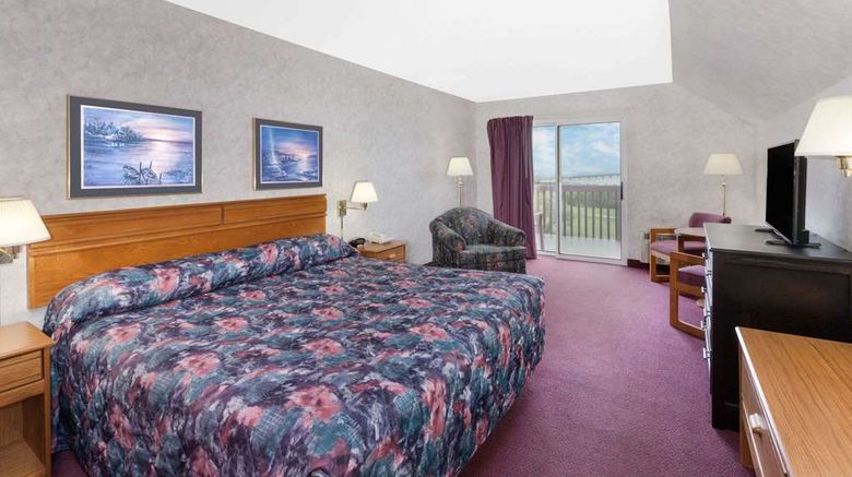 <b>Super 8 St. Ignace Room</b>. Images powered by <a href="https://iceportal.shijigroup.com/" title="IcePortal" target="_blank">IcePortal</a>.