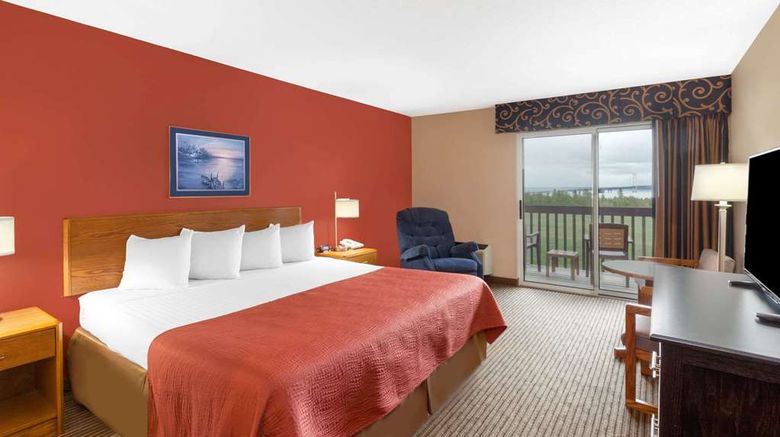 <b>Super 8 St. Ignace Room</b>. Images powered by <a href="https://iceportal.shijigroup.com/" title="IcePortal" target="_blank">IcePortal</a>.