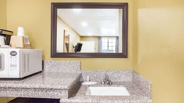 <b>Super 8 Redlands/San Bernardino Room</b>. Images powered by <a href="https://iceportal.shijigroup.com/" title="IcePortal" target="_blank">IcePortal</a>.