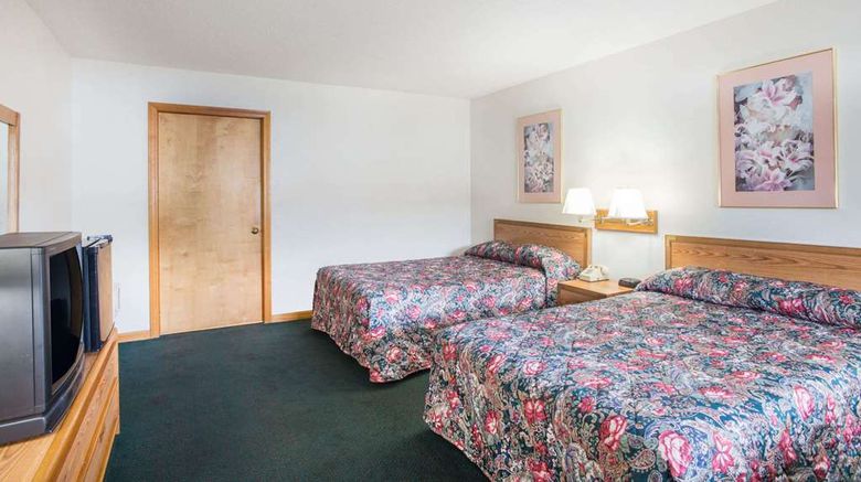 <b>Travelodge Lake George Room</b>. Images powered by <a href="https://iceportal.shijigroup.com/" title="IcePortal" target="_blank">IcePortal</a>.