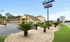 hotels in douglas ga with indoor pool