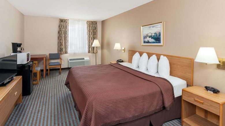 <b>Days Inn Charleston Room</b>. Images powered by <a href="https://iceportal.shijigroup.com/" title="IcePortal" target="_blank">IcePortal</a>.