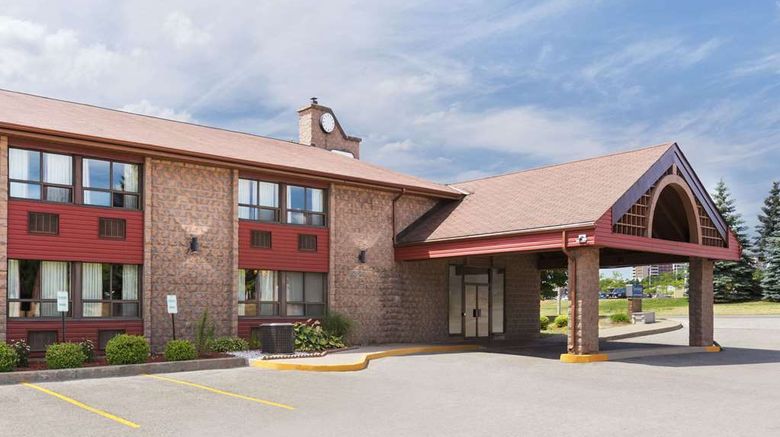 Travelodge Barrie on Bayfield Exterior. Images powered by <a href="https://iceportal.shijigroup.com" target="_blank" rel="noopener">Ice Portal</a>.