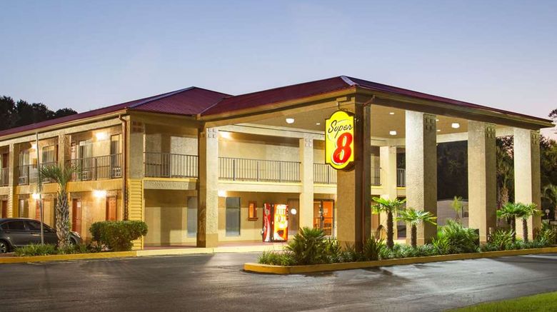 Super 8 Defuniak Springs Exterior. Images powered by <a href="https://iceportal.shijigroup.com" target="_blank" rel="noopener">Ice Portal</a>.