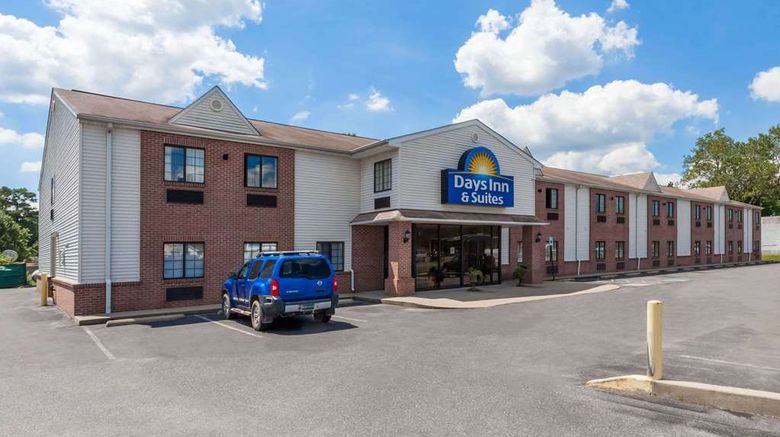 Days Inn  and  Suites Cambridge Exterior. Images powered by <a href="https://iceportal.shijigroup.com" target="_blank" rel="noopener">Ice Portal</a>.