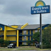 Days Inn & Suites by Wyndham Mobile